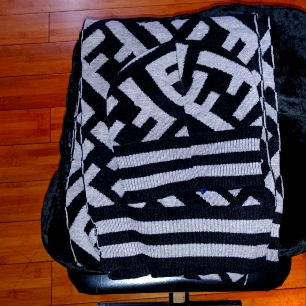 Fendi Wool Hat and Scarf set!(will not separate)Unisex